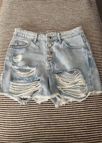 Düğmeli Geniş Kesim Kadın Mini Denim Şort