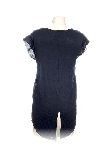 m Beden Diğer T-shirt %70 İndirimli.