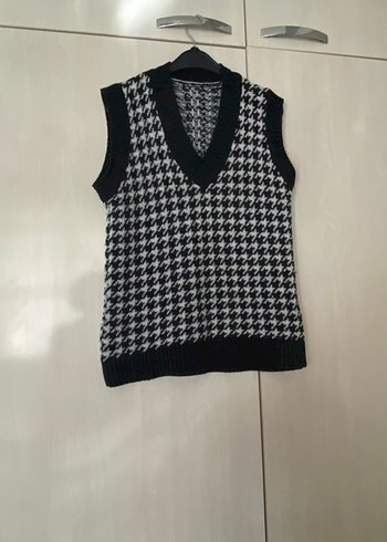 Kadın Siyah Beyaz Desenli V Yaka Süveter - Görsel 3
