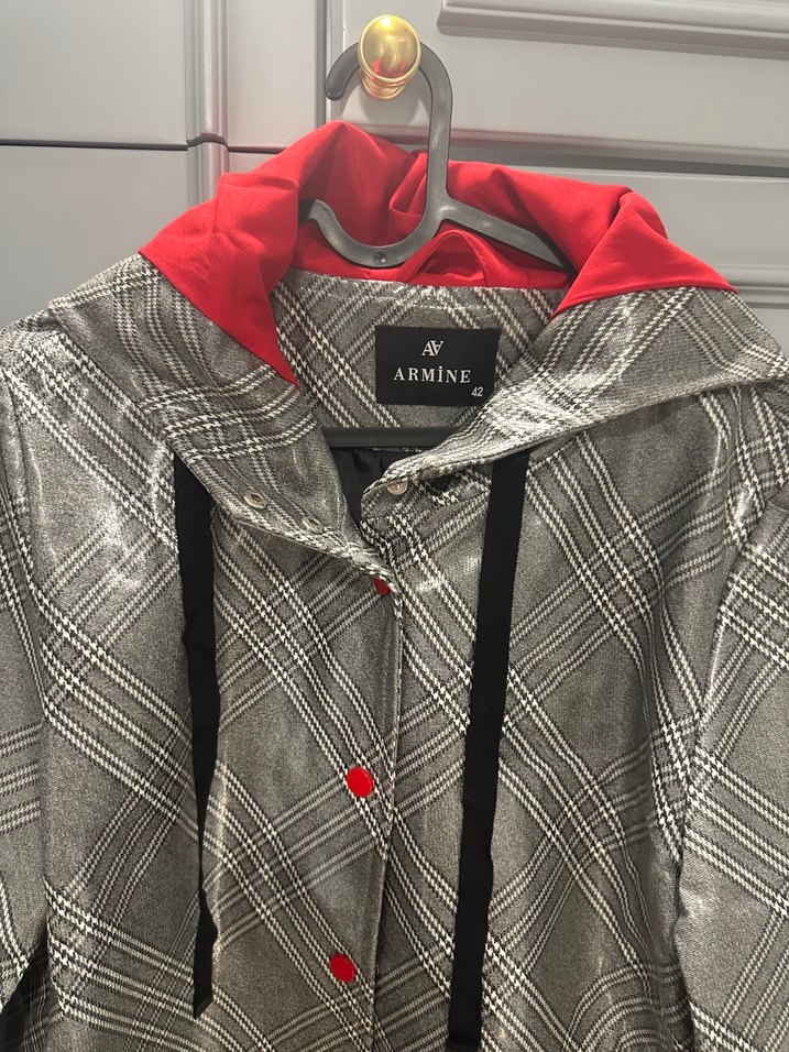 Kadın Gri Ekose Desenli Uzun Yağmurluk - Görsel 3