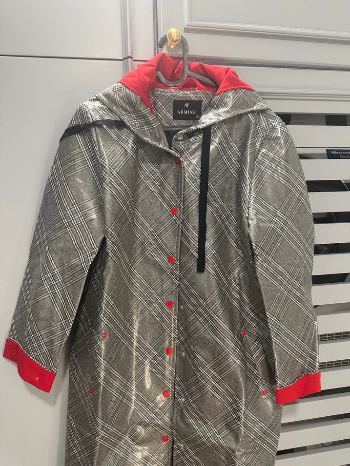 Kadın Gri Ekose Desenli Uzun Yağmurluk - Görsel 2