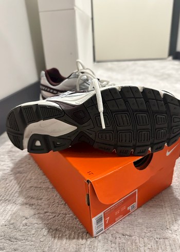 Nike Beyaz Gri Baskılı Bağcıklı Sneakers - Görsel 2