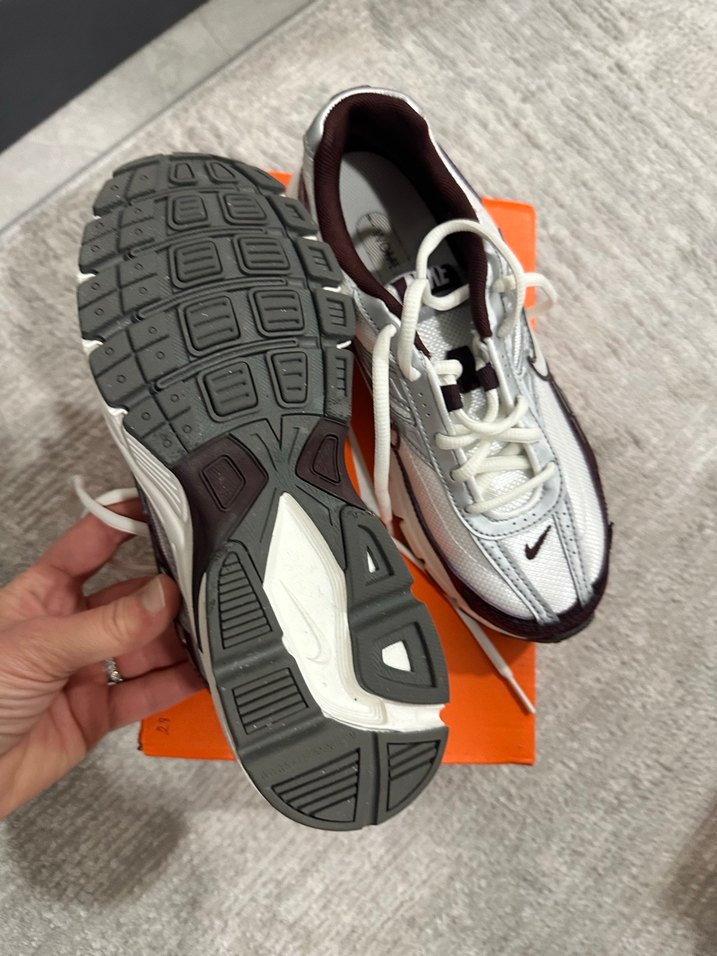 Nike Beyaz Gri Baskılı Bağcıklı Sneakers - Görsel 3