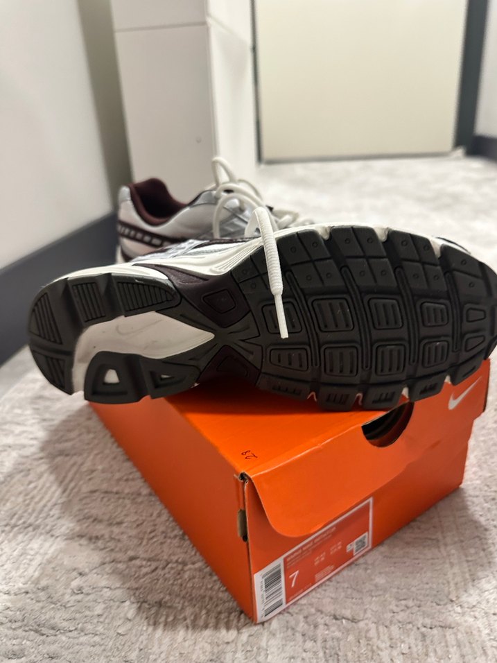 Nike Beyaz Gri Baskılı Bağcıklı Sneakers - Görsel 2