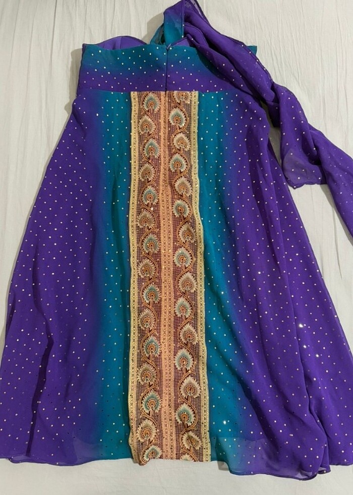 Mor renkli detayları bulunan abiye - Görsel 2