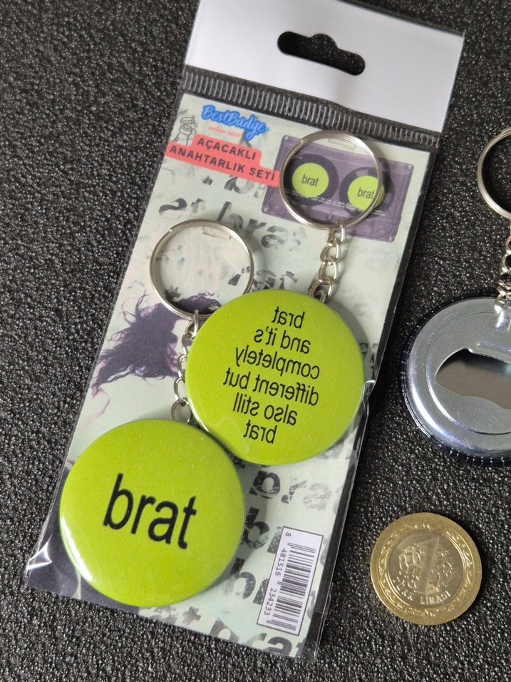 Brat Charli XCX Anahtarlık Seti 2'li - Görsel 4