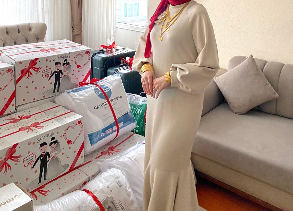 Beyaz Uzun Kollu Drapeli Kadın Elbise - Görsel 3