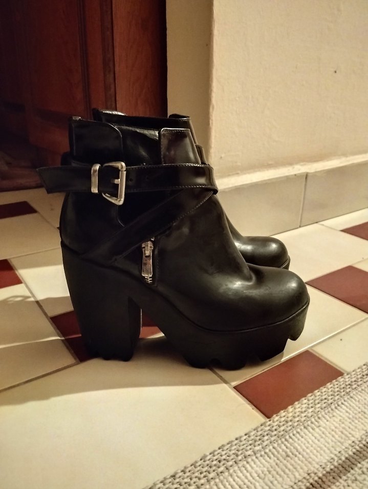 Siyah Deri Platform Topuklu Kemerli Kadın Bot - Görsel 3
