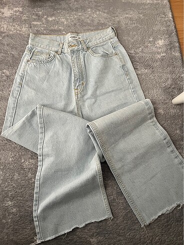 Pull and Bear Buz mavisi jean