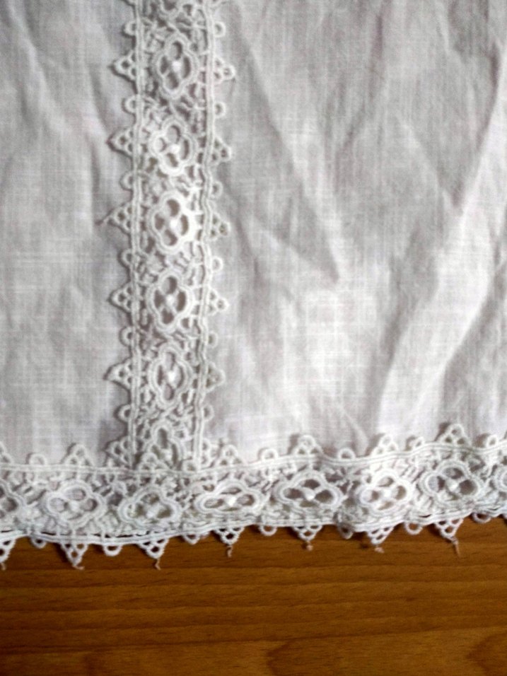 Dantel Detaylı Beyaz Keten Bluz - Görsel 3