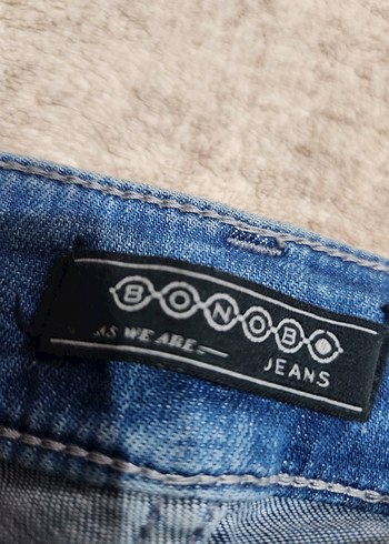 Bel Detaylı Bol Kesim Kadın Kot Pantolon - Görsel 5