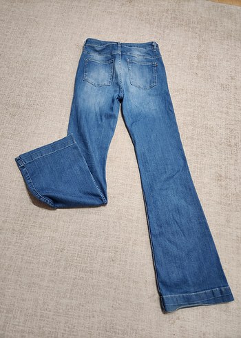 Bel Detaylı Bol Kesim Kadın Kot Pantolon - Görsel 3