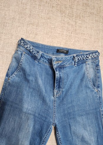 Bel Detaylı Bol Kesim Kadın Kot Pantolon - Görsel 2