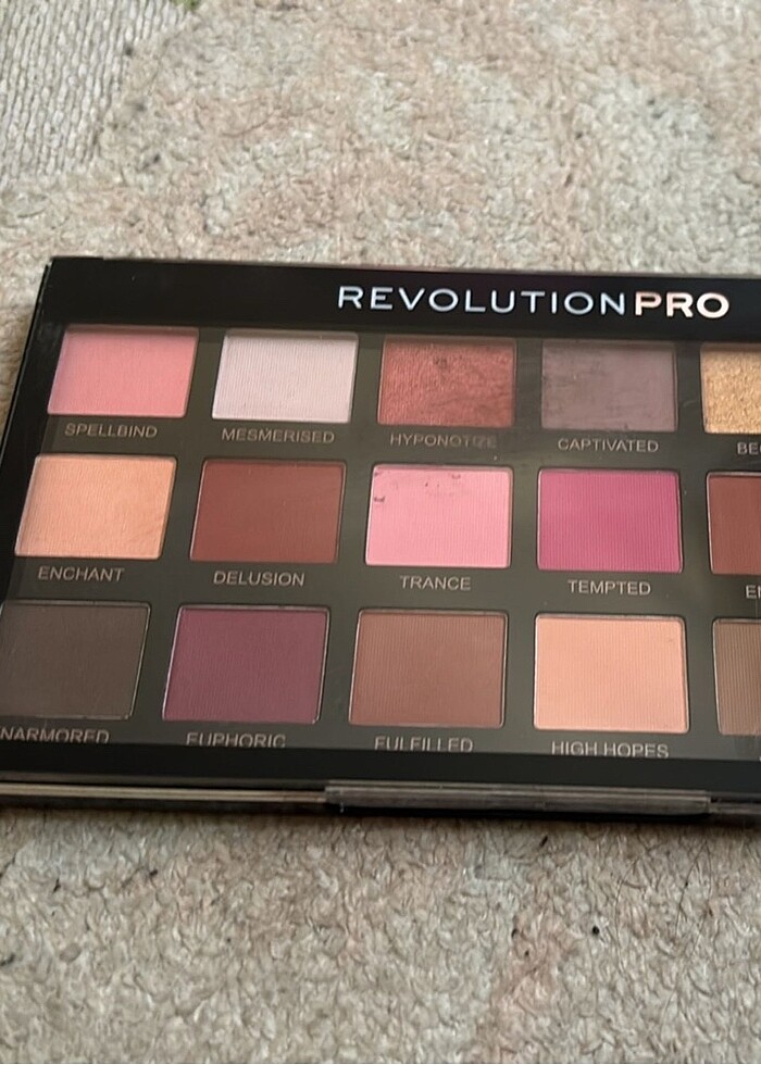 Revolutıon Pro Regeneration Eyeshadow Palette - Entranced - Görsel 4