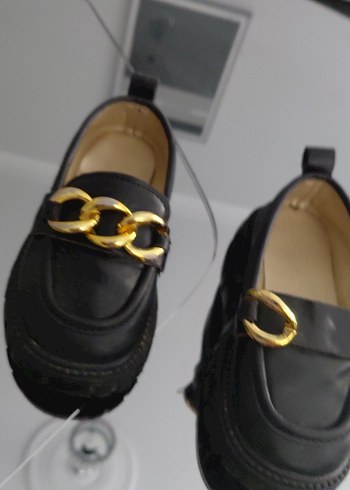 Zincir Detaylı Siyah Kadın Loafer - Görsel 3