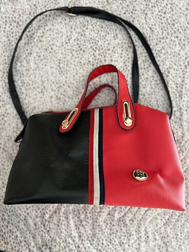 Beden Tommy hilfiger çanta