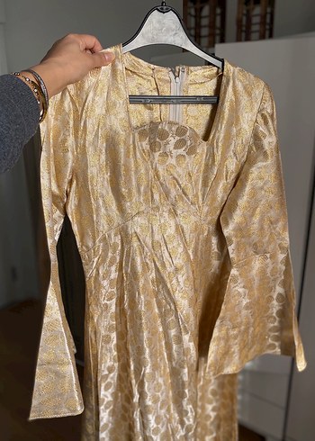 Uzun Kollu Drapeli Altın Renkli Vintage Kadın Elbise - Görsel 3