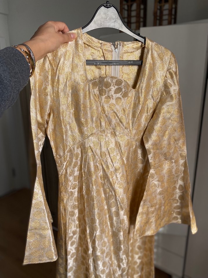 Uzun Kollu Drapeli Altın Renkli Vintage Kadın Elbise - Görsel 3