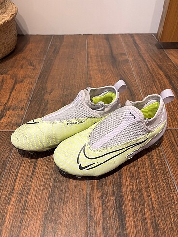 34 Beden sarı Renk Nike phantom çocuk krampon