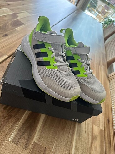 34 Beden beyaz Renk Adidas çocuk spor ayakkabı