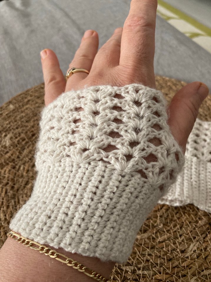 Dantel Detaylı Beyaz Örgü Kadın Eldiveni - Görsel 2