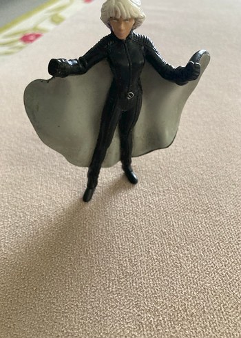 Siyah Pelerinli X MEN 
Figürü