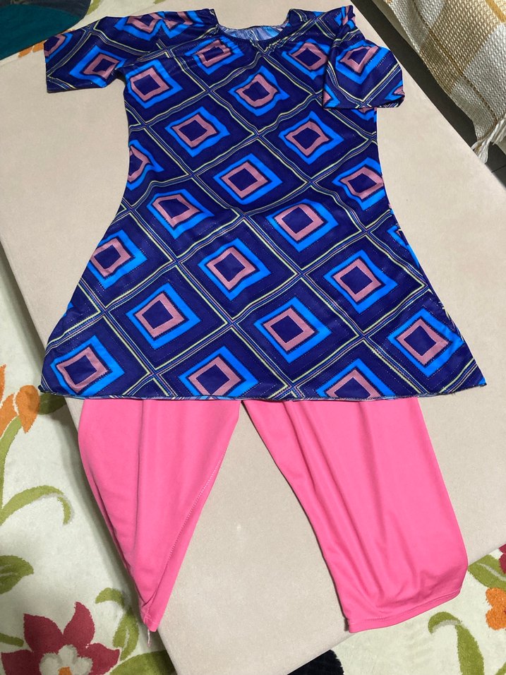 Renkli Desenli ve Pembe havuz mayosu - Görsel 2