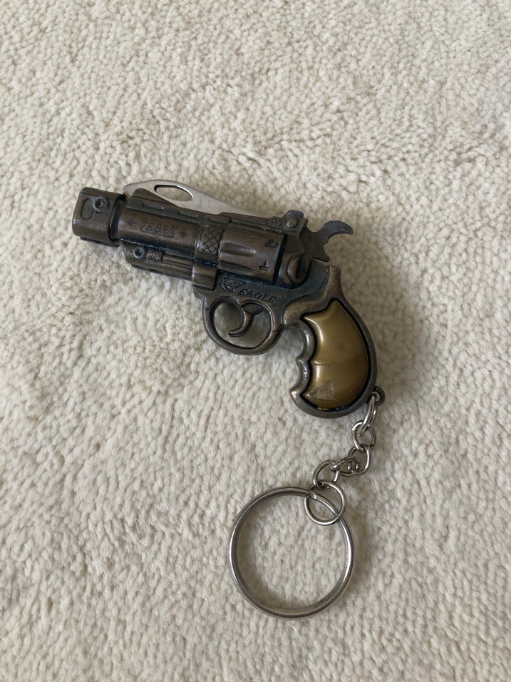 Gri Oyuncak Tabanca Anahtarlık - Görsel 3