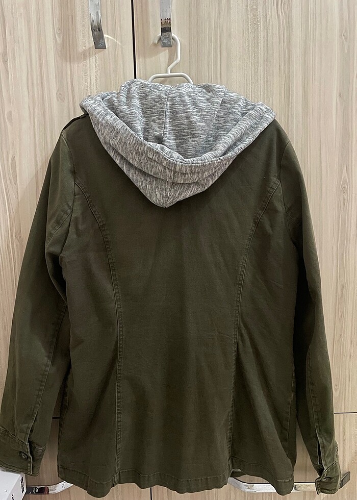 Haki Renkli Kapüşonlu Ceket - Görsel 4