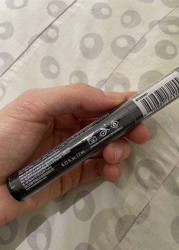 NYX Suya Dayanıklı Parlak Siyah Maskara - Görsel 2