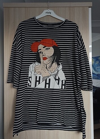 Diğer Siyah beyaz çizgili yırtmaçlı tshirt
