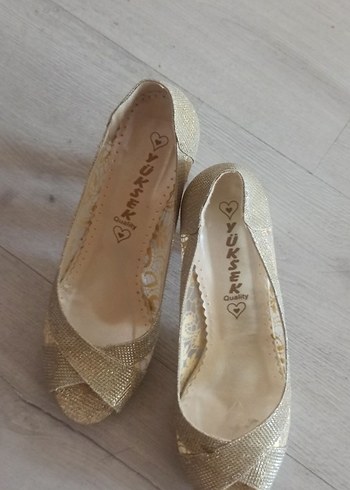 Altın Renkli Dantel Detaylı Topuklu Ayakkabı - Görsel 2