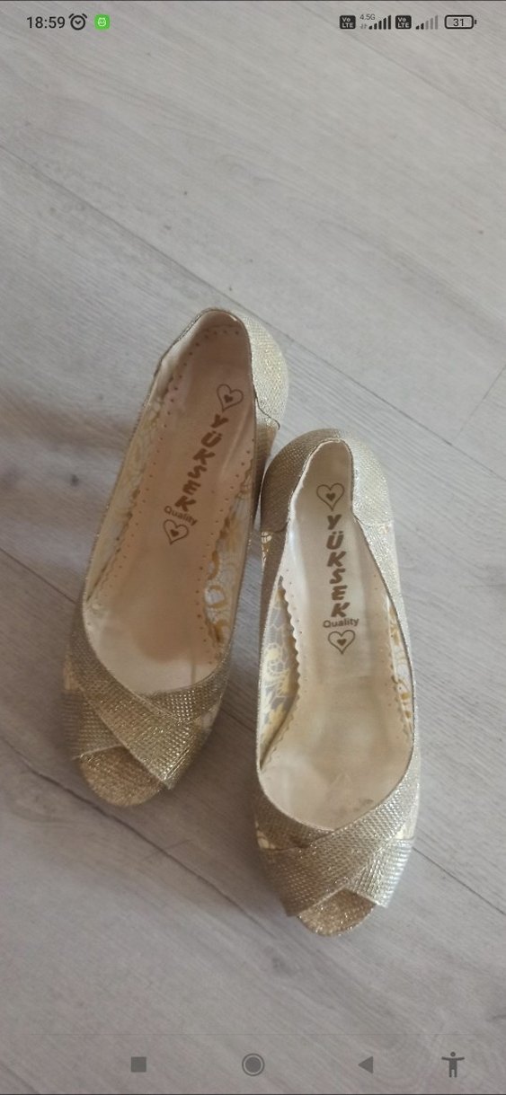 Altın Renkli Dantel Detaylı Topuklu Ayakkabı - Görsel 2