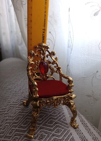 Parlak Altın Süslemeli Kırmızı Kadife Sandalye - Görsel 3