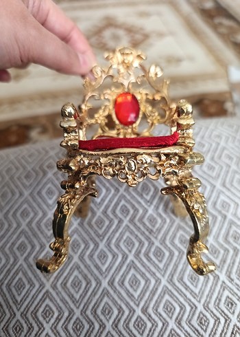 Parlak Altın Süslemeli Kırmızı Kadife Sandalye - Görsel 6