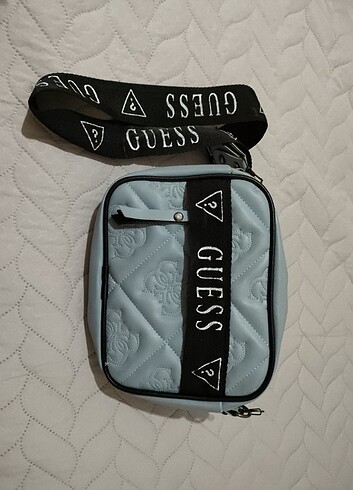 Guess Yazılı Askılı Çanta 