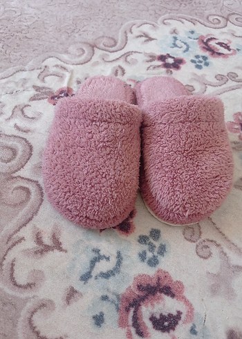 Kadın Pembe Kürklü Ev Terliği