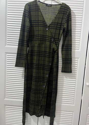 Bershka Düğmeli Uzun Kollu Yeşil Triko Elbise