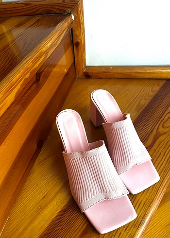 Pembe Pileli Blok Topuklu Kadın Terlik