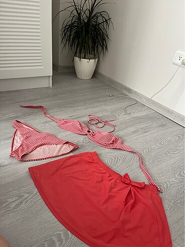 LC Waikiki Bikini takımı