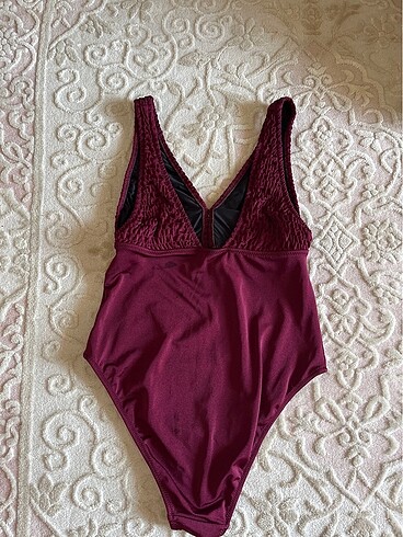 Zara Bordo mayo