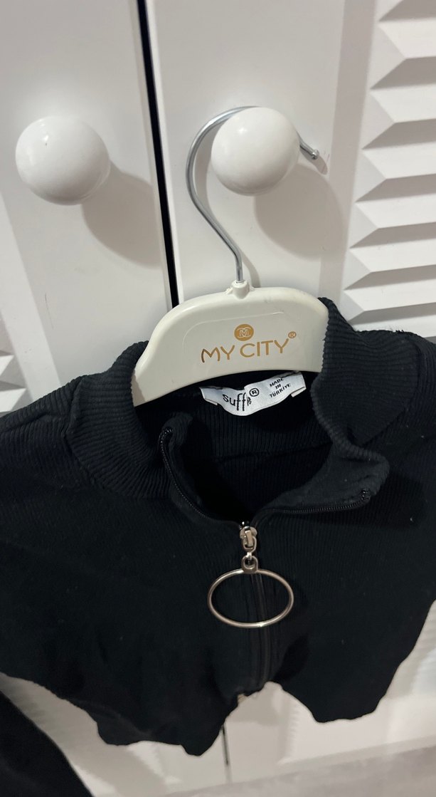 Kemerli Siyah fermuarlı hırka - Görsel 2