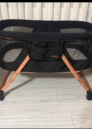 Siyah Ahşap Ayaklı Bebek Sepeti