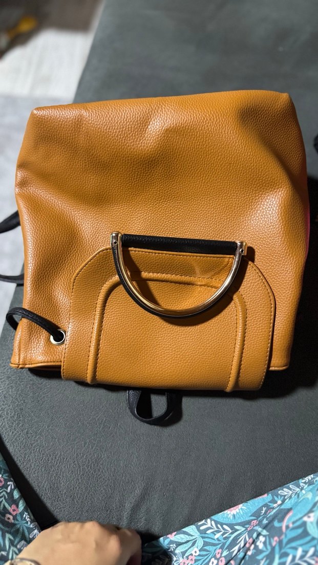 Sarı Deri Kadın Sırt Çantası - Görsel 4
