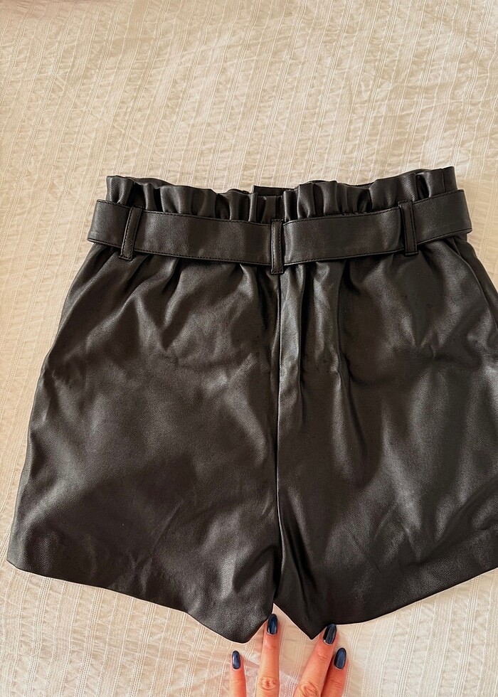 H&M Deri Mini Şort - Görsel 2