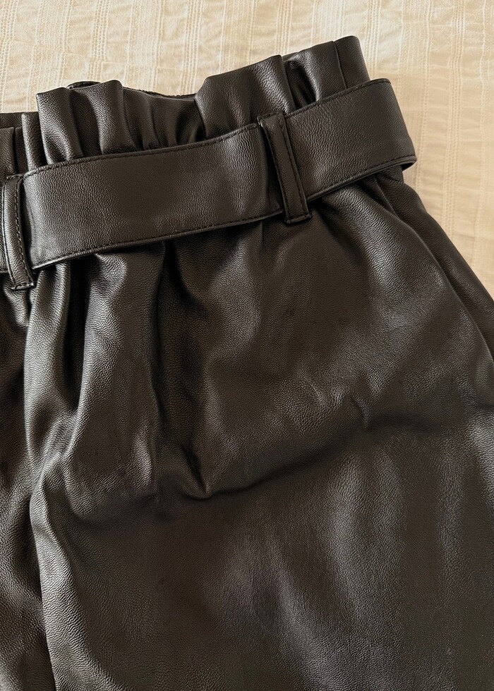 H&M Deri Mini Şort - Görsel 3