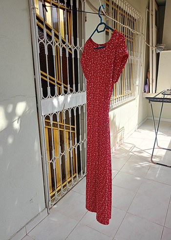 Kısa Kollu V Yaka Kırmızı Baskılı Uzun Elbise - Görsel 2