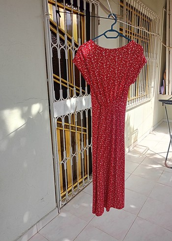 Kısa Kollu V Yaka Kırmızı Baskılı Uzun Elbise - Görsel 3