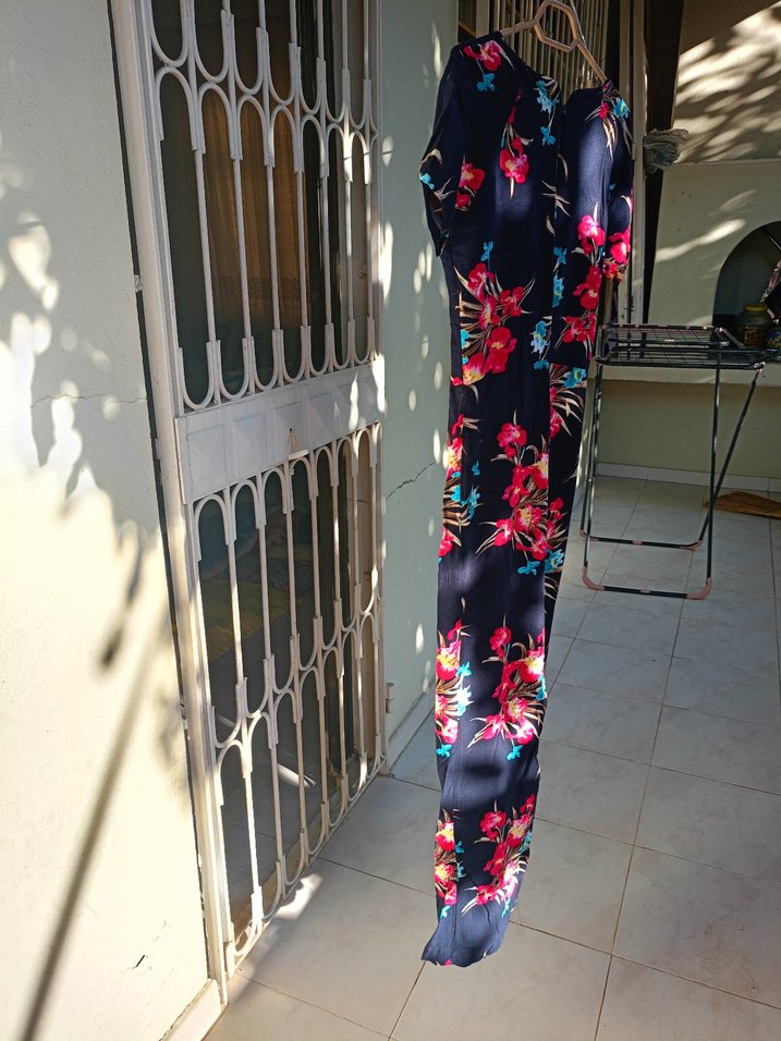 Çiçek Desenli V Yakalı Uzun Tulum - Görsel 4