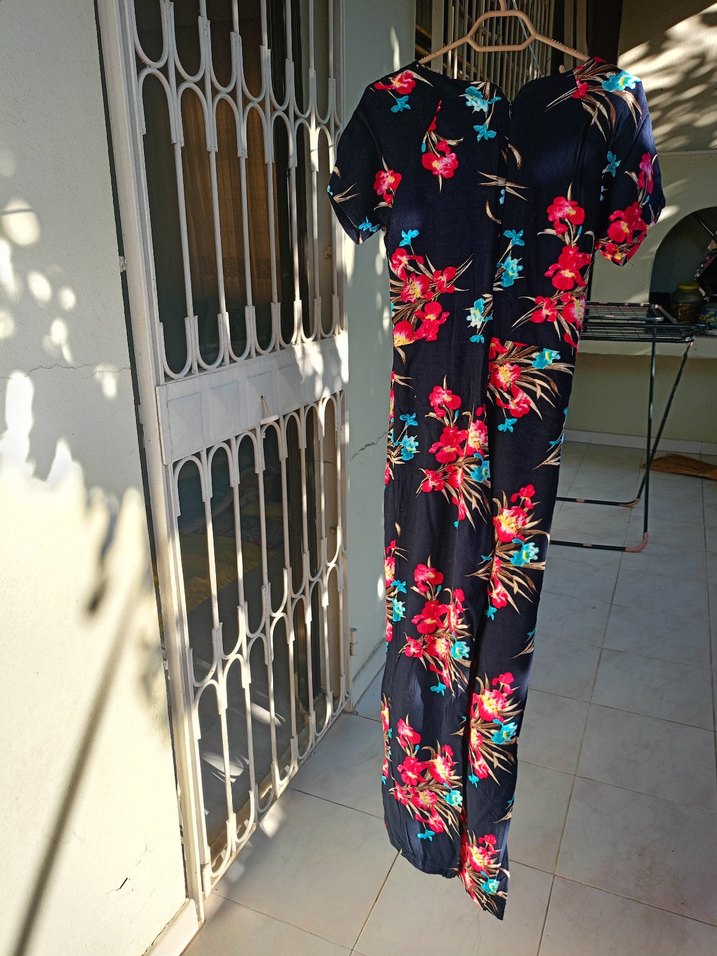 Çiçek Desenli V Yakalı Uzun Tulum - Görsel 3